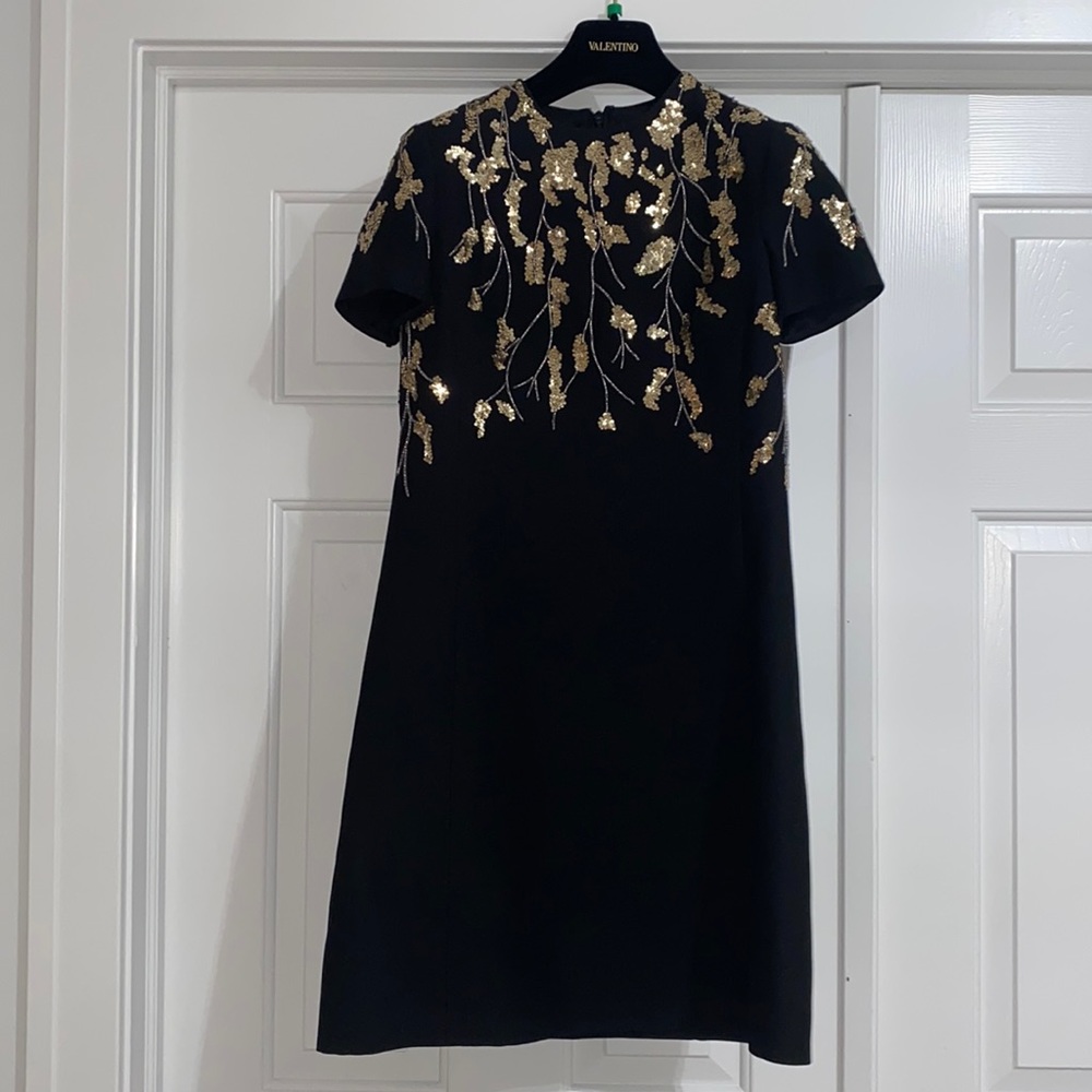 Valentino Abito floral sequin dress in black. NWT. Size 0